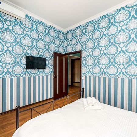 Stylish Apartment With A Balcony Overlooking The Park Odesa Exterior foto