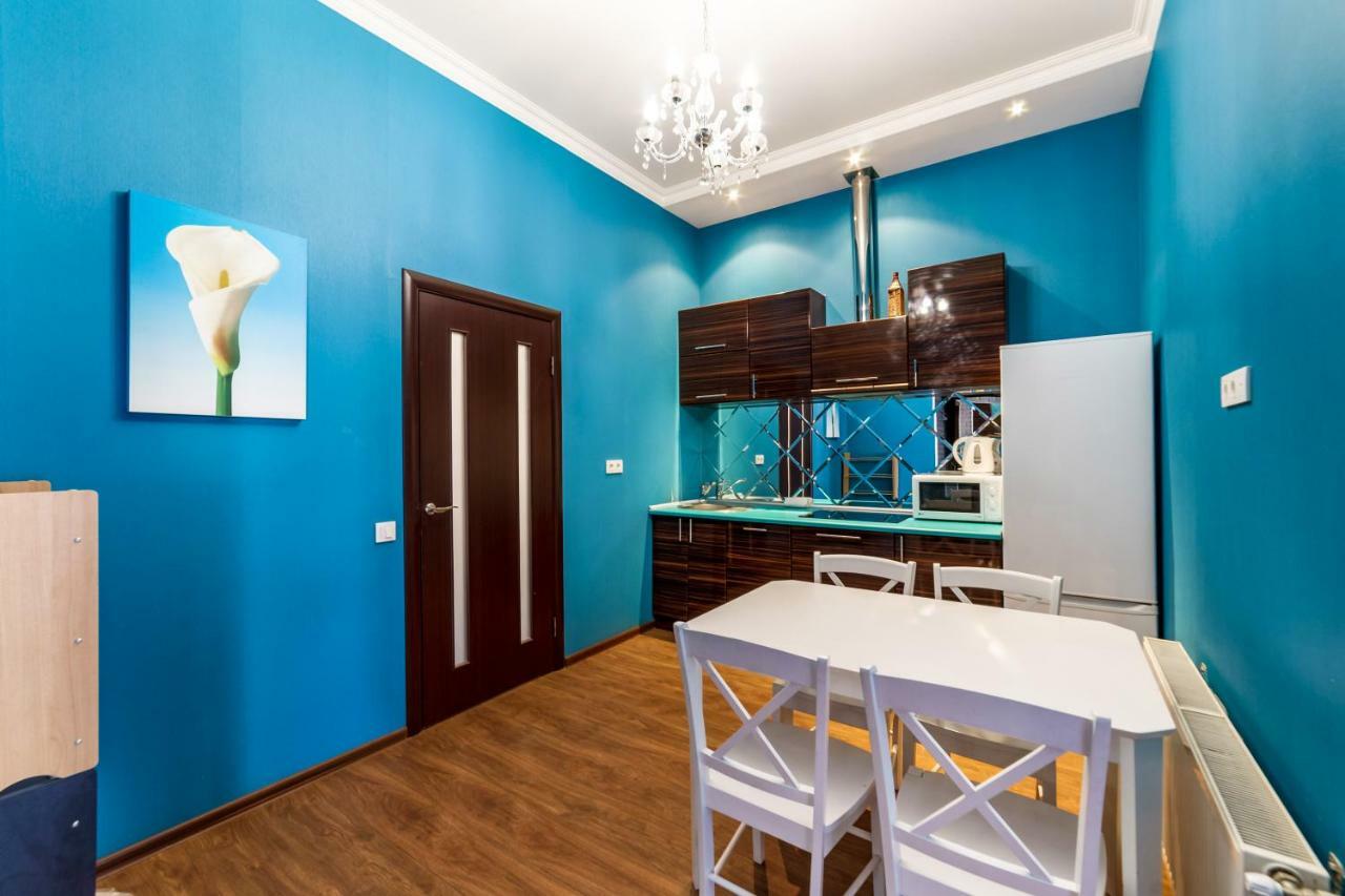 Stylish Apartment With A Balcony Overlooking The Park Odesa Exterior foto