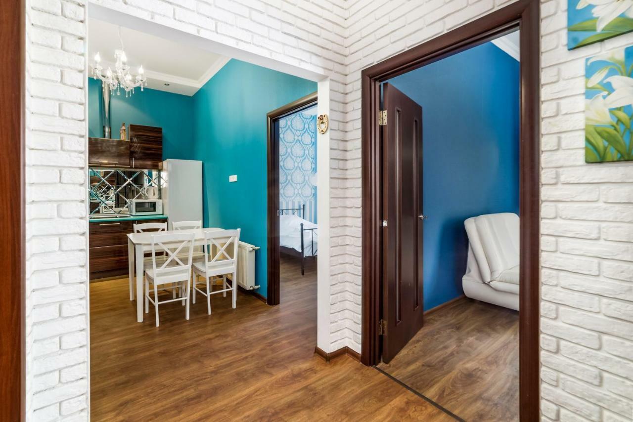 Stylish Apartment With A Balcony Overlooking The Park Odesa Exterior foto