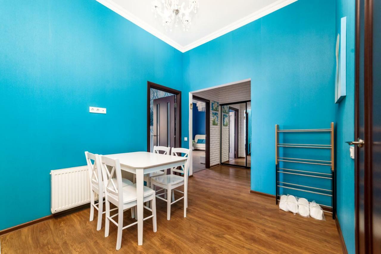 Stylish Apartment With A Balcony Overlooking The Park Odesa Exterior foto