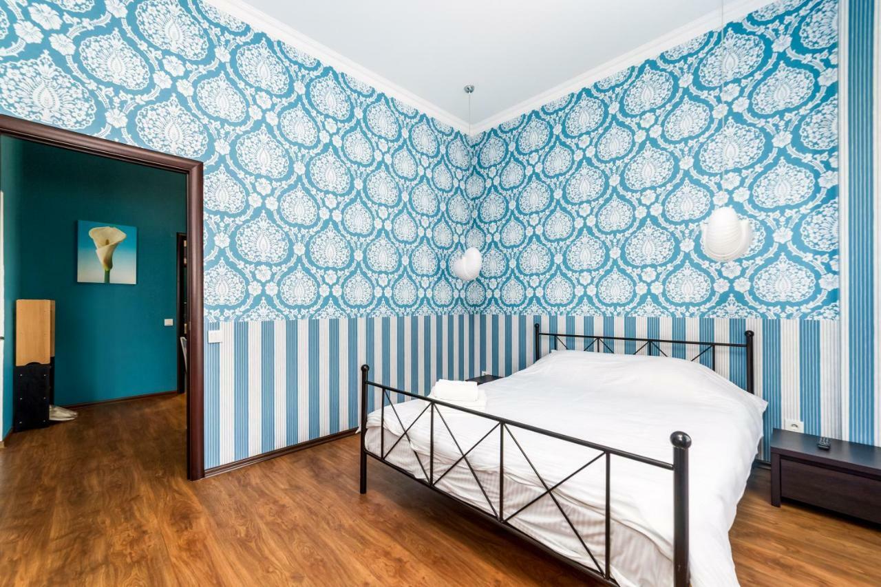 Stylish Apartment With A Balcony Overlooking The Park Odesa Exterior foto