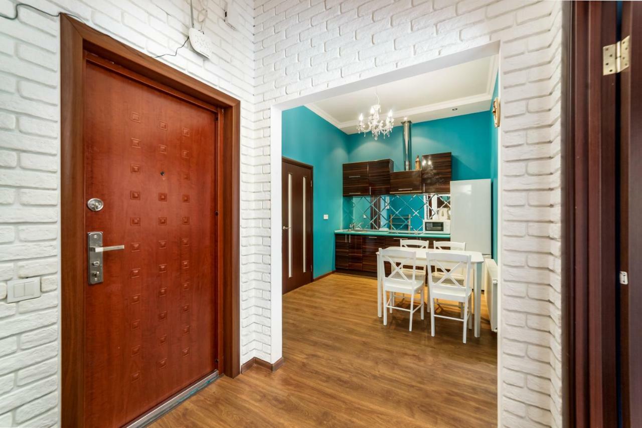 Stylish Apartment With A Balcony Overlooking The Park Odesa Exterior foto
