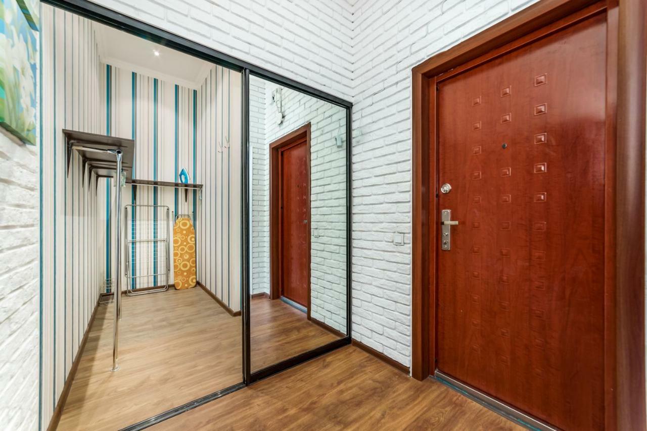 Stylish Apartment With A Balcony Overlooking The Park Odesa Exterior foto