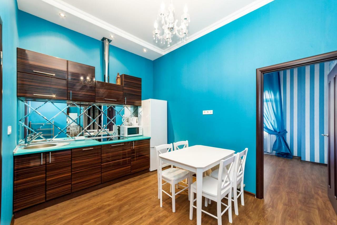 Stylish Apartment With A Balcony Overlooking The Park Odesa Exterior foto