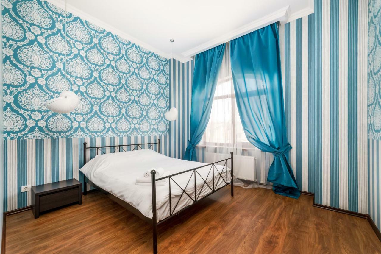 Stylish Apartment With A Balcony Overlooking The Park Odesa Exterior foto